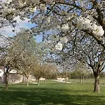 Domaine De בית הארחה *