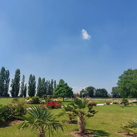 Domaine De בית הארחה